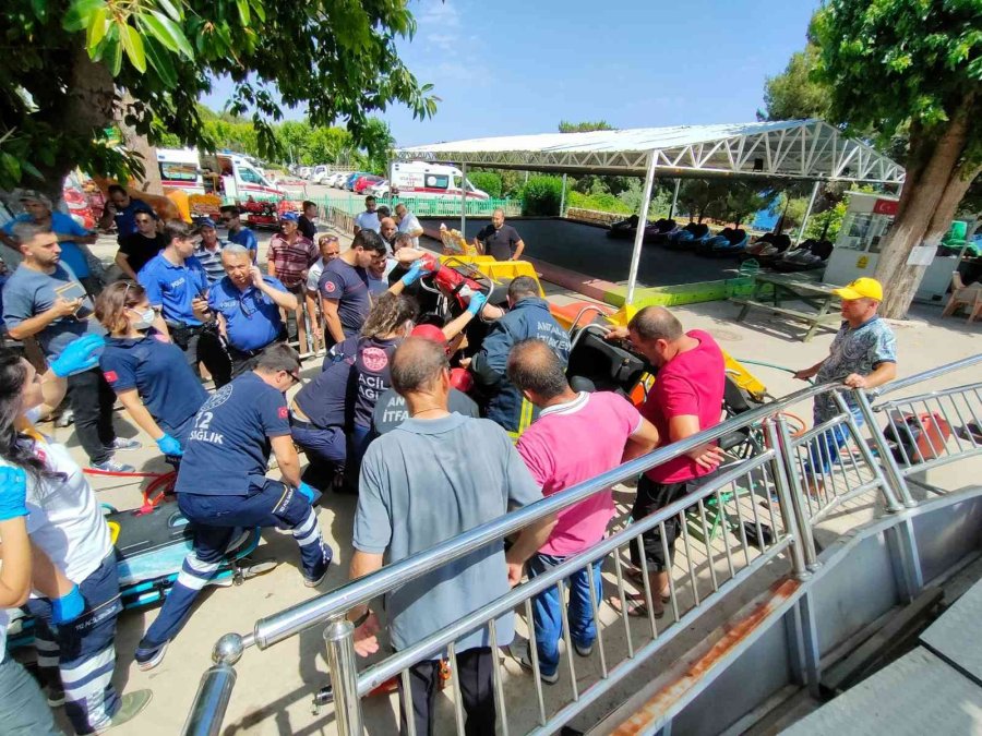 Antalya’da Lunaparkta Salıncak Platformdan Çıktı, 3 Çocuk Yaralandı