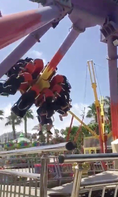 Antalya’da Lunaparktaki Salıncağın Platformdan Çıktığı Anlar Cep Telefonu Kamerasında
