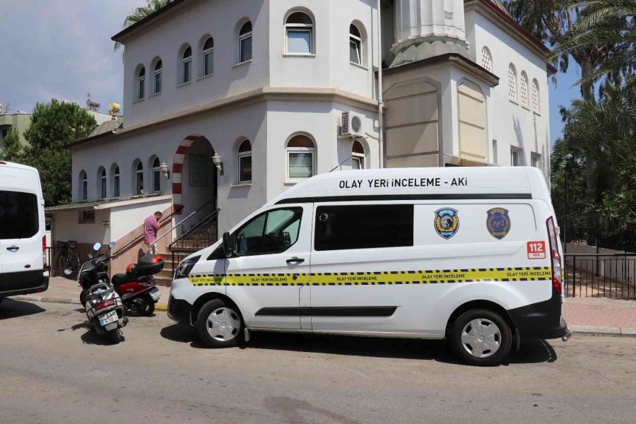 Namaz Kılma Bahanesi İle Girdiği Camiden Bilgisayar Çaldı