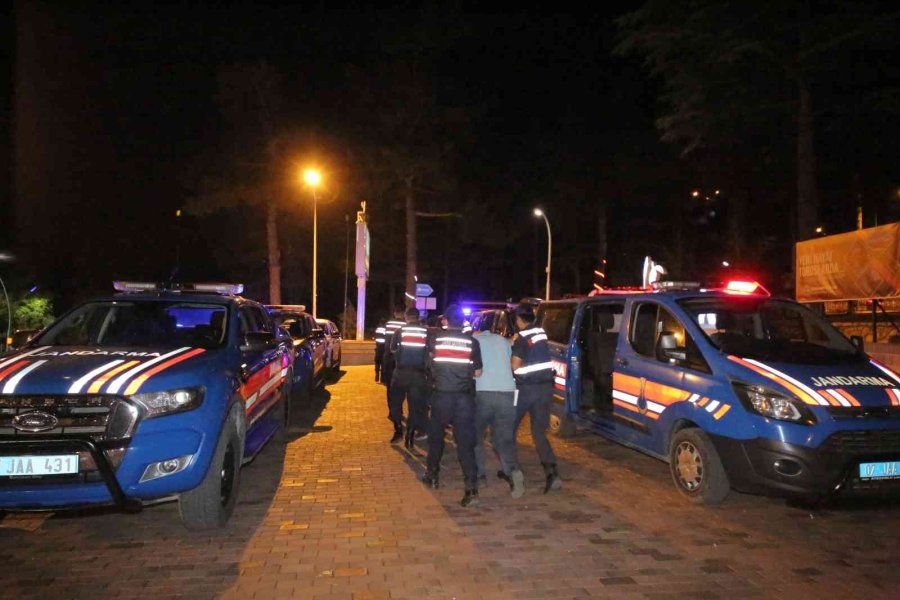 Çelik Gergi Kayışı Hırsızlarına Jandarmadan Suçüstü