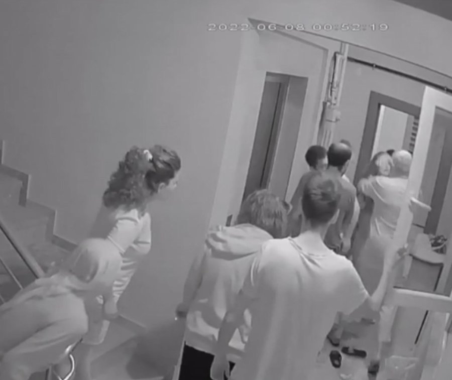 Komşu Kavgasını Ayırayım Derken Başına Gelmeyen Kalmadı