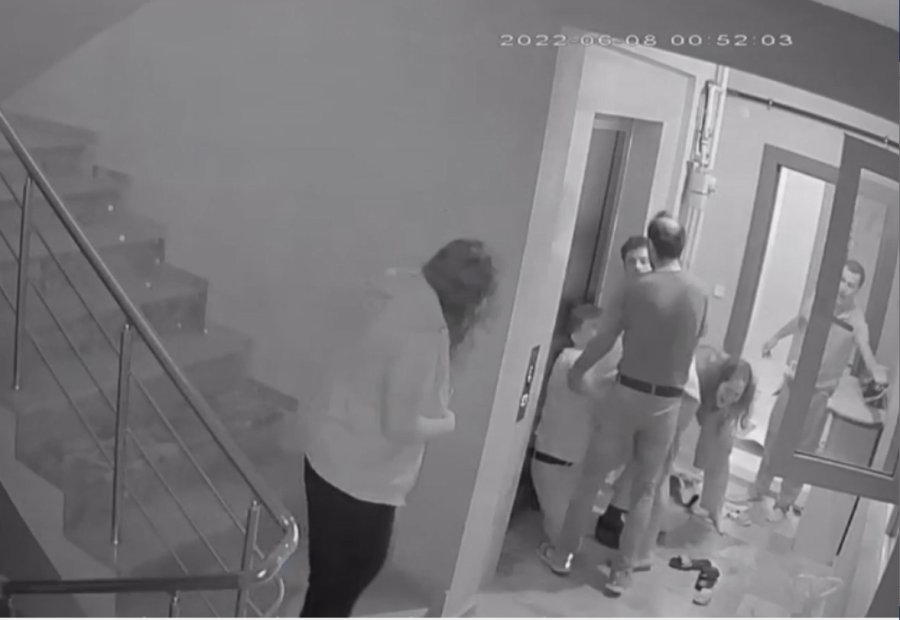 Komşu Kavgasını Ayırayım Derken Başına Gelmeyen Kalmadı