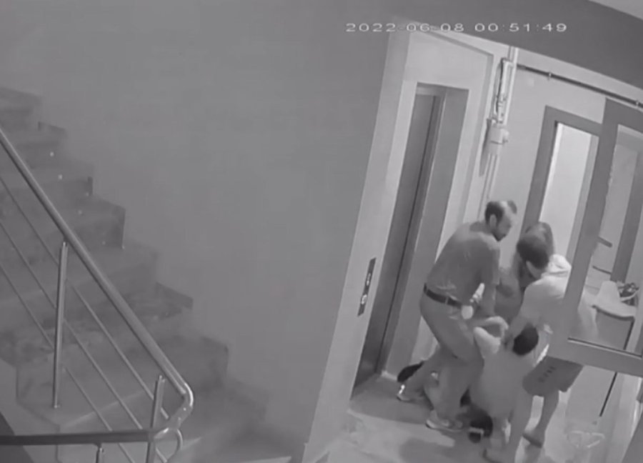 Komşu Kavgasını Ayırayım Derken Başına Gelmeyen Kalmadı