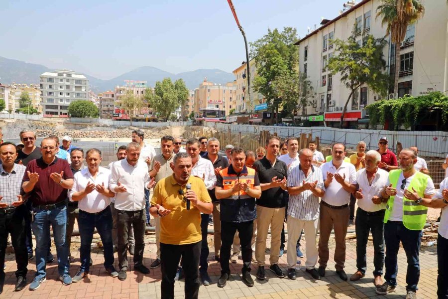 Akdeniz Bölgesinin En Büyük Temel Beton Dökümü Başladı