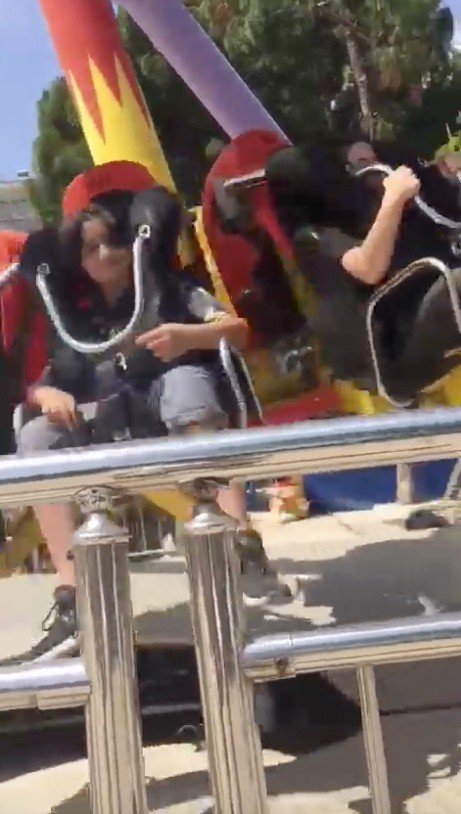 Antalya’da Lunaparktaki Salıncağın Platformdan Çıktığı Anlar Cep Telefonu Kamerasında