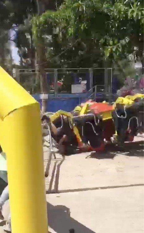Antalya’da Lunaparktaki Salıncağın Platformdan Çıktığı Anlar Cep Telefonu Kamerasında