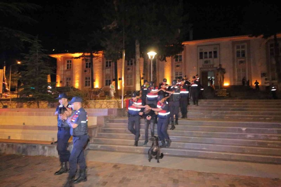 Çelik Gergi Kayışı Hırsızlarına Jandarmadan Suçüstü