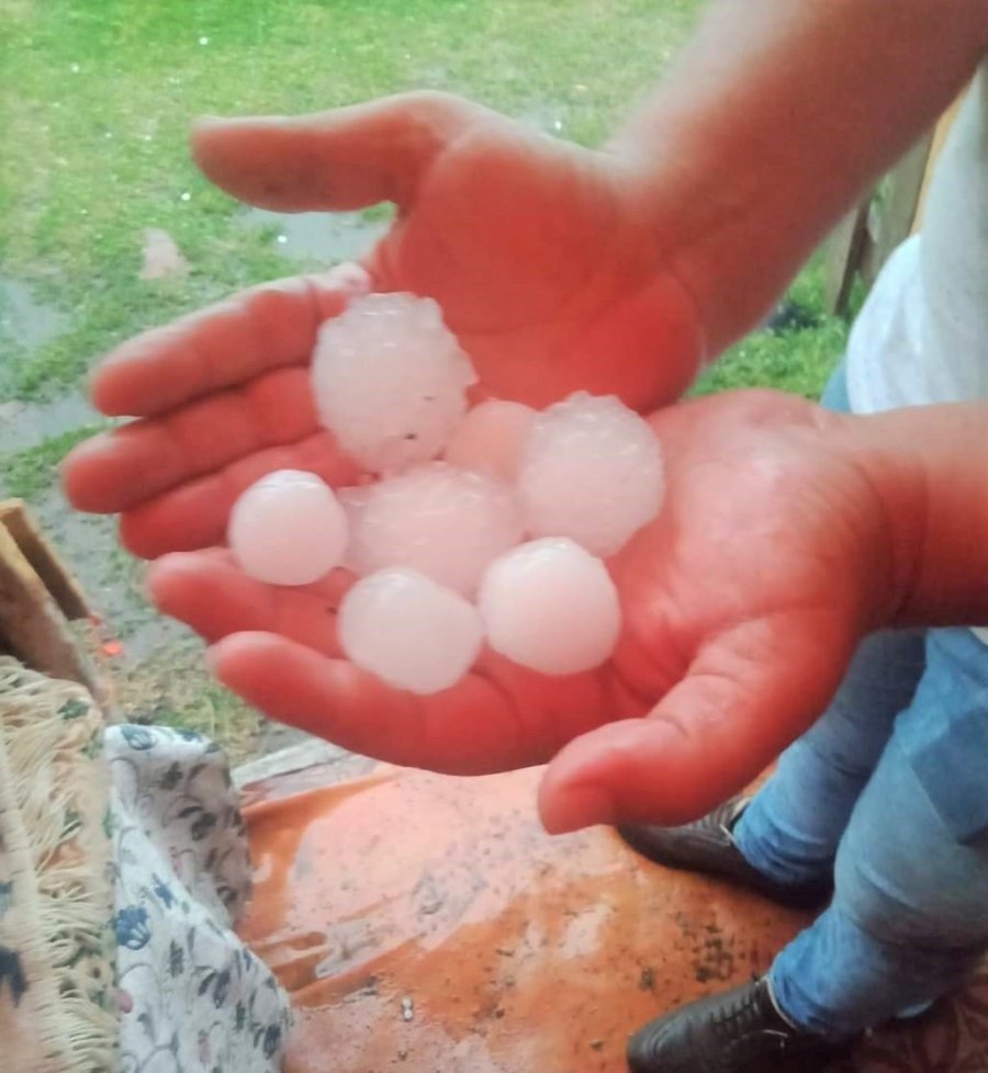 Eskişehir’de Ceviz Büyüklüğünde Dolu Yağdı