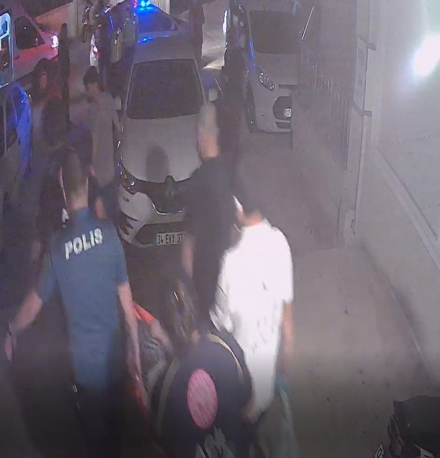 Komşu Kavgasını Ayırayım Derken Başına Gelmeyen Kalmadı