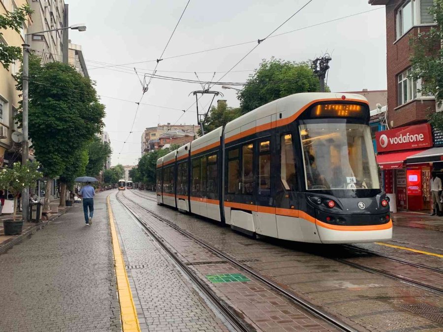 Eskişehir Güne Yağmurla Başladı