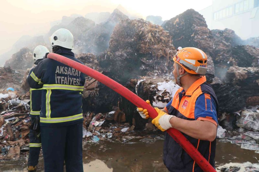 Aksaray’daki Fabrika Yangını Söndürüldü
