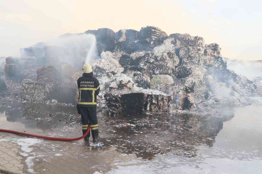 Aksaray’daki Fabrika Yangını Söndürüldü