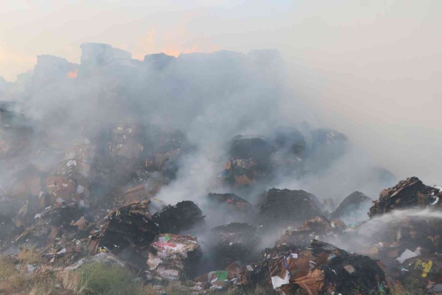 Aksaray’daki Fabrika Yangını Söndürüldü