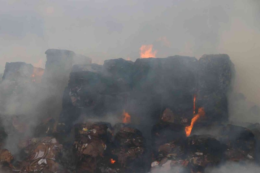 Aksaray’daki Fabrika Yangını Söndürüldü