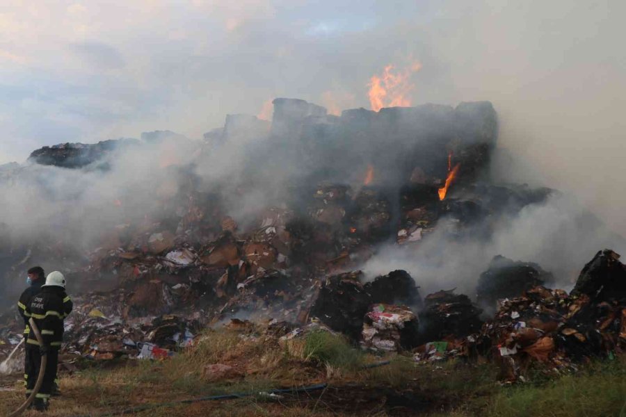 Aksaray’daki Fabrika Yangını Söndürüldü