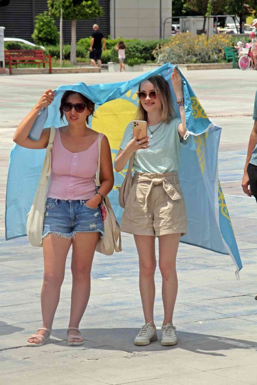 Antalya’daki Yerleşik Rus Ve Ukraynalılardan, ’savaşa Son Verin’ Çağrısı