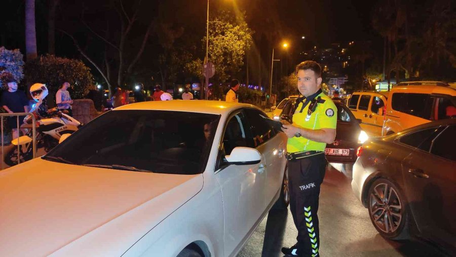 Alanya’da Trafik Denetimlerinde Sürücüler Cezadan Kurtulmak İçin Binbir Bahane Üretti