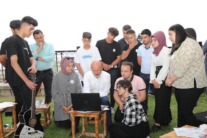 Başkan Çolakbayrakdar Gençlerle Bir Araya Geldi
