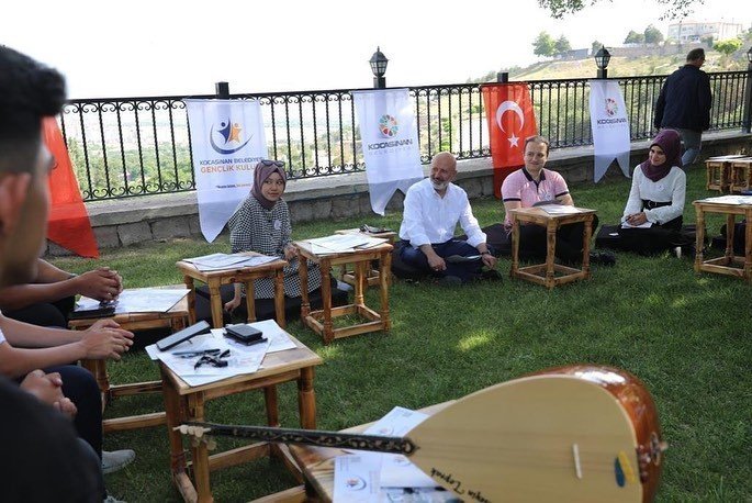 Başkan Çolakbayrakdar Gençlerle Bir Araya Geldi