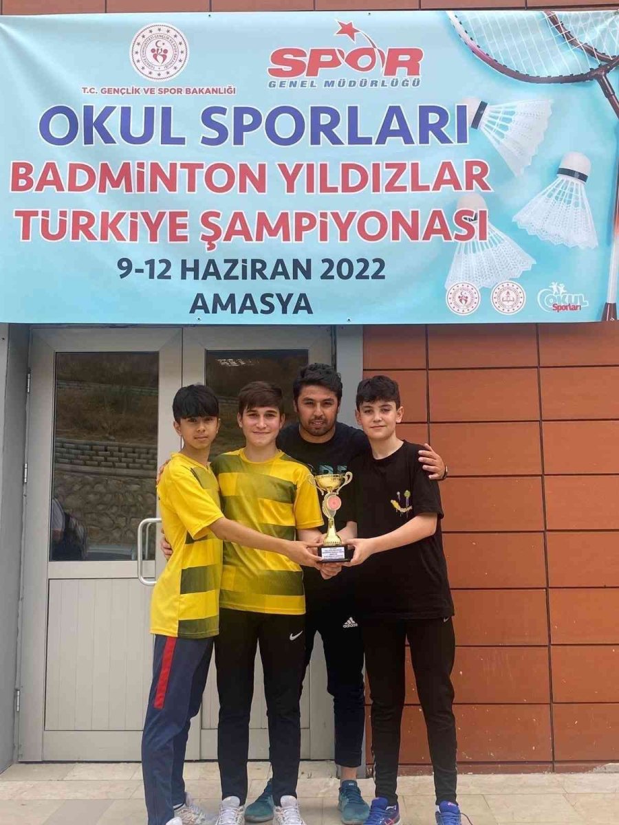 İbrahim Tennuri Ortaokulu Üçüncü Oldu