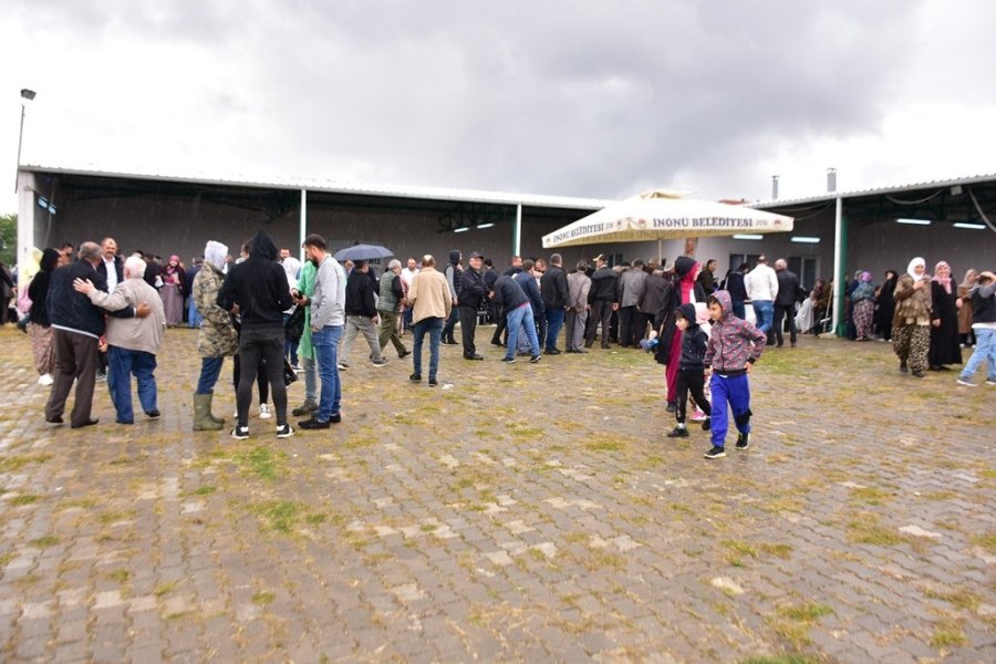 İnönü’de 3 Bin Kişi Yağmur Duası İçin Bir Araya Geldi