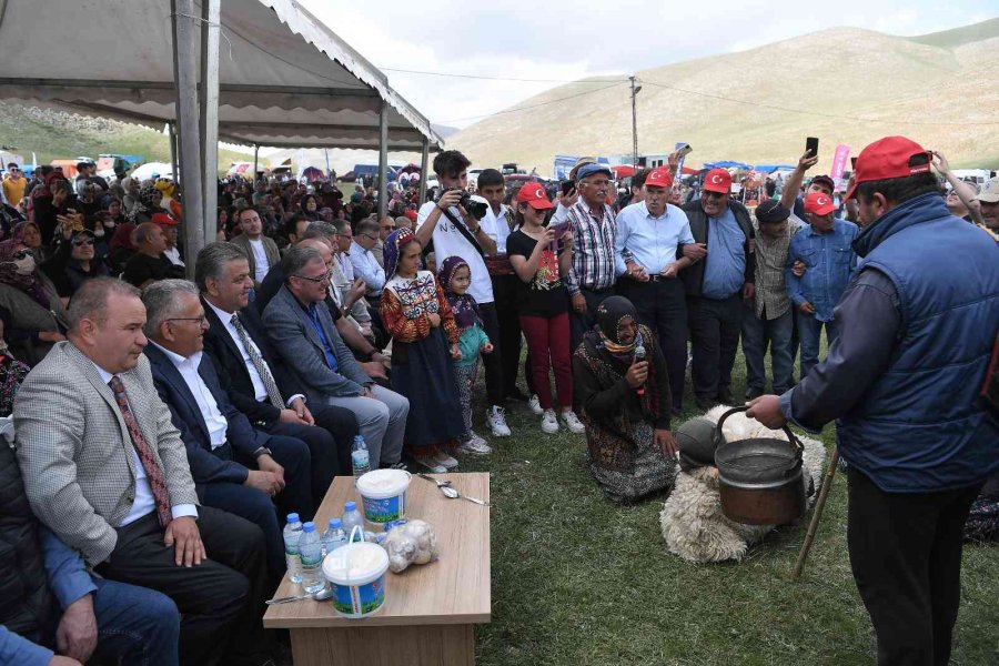 Akkışla Geleneksel Yeni Yoğurt Bayramı Ve Kilim Festivali Yapıldı