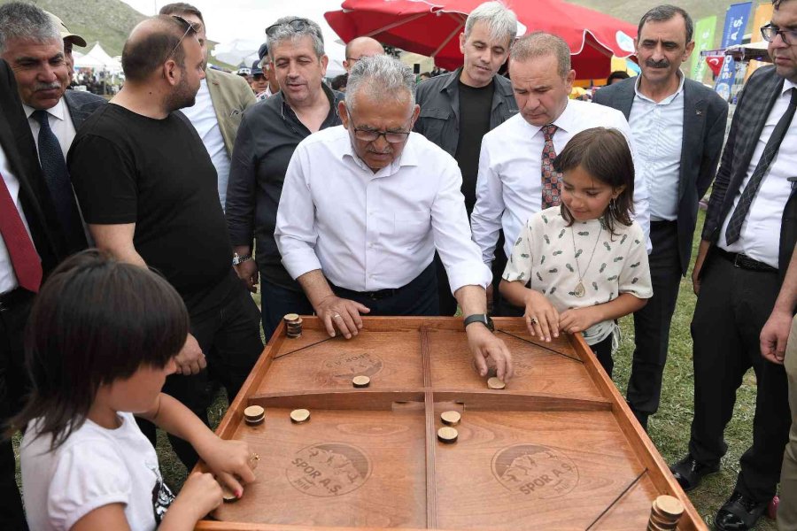 Akkışla Geleneksel Yeni Yoğurt Bayramı Ve Kilim Festivali Yapıldı