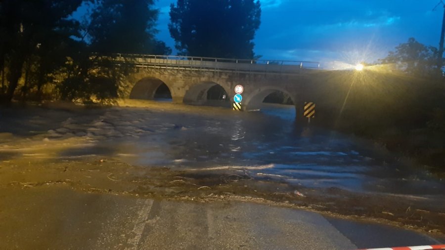 Çadır Alanını Sel Bastı, 30 Kişi Canını Zor Kurtardı