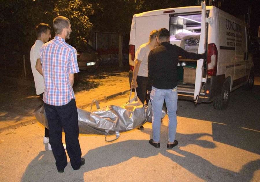 Rus Uyruklu Kadın Evinde Ölü Bulundu