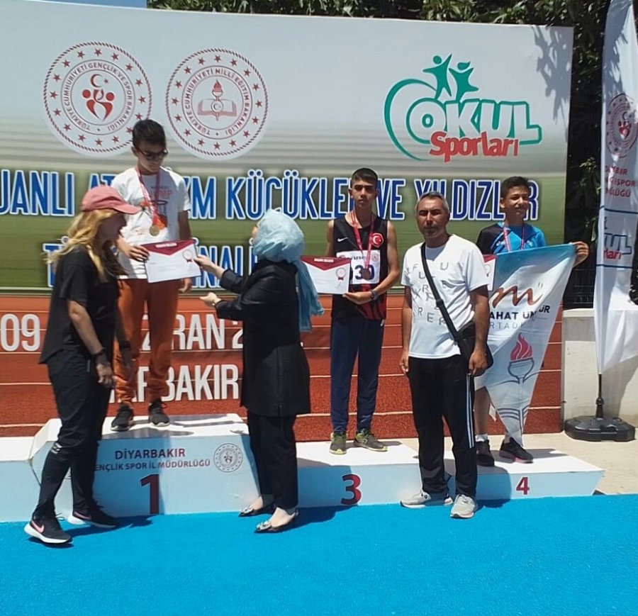 Eskişehirli Öğrencilerden Ortaokullar Arası Atletizm Türkiye Şampiyonası’nda Derece