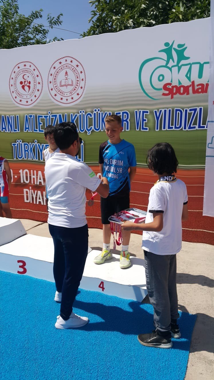 Eskişehirli Öğrencilerden Ortaokullar Arası Atletizm Türkiye Şampiyonası’nda Derece