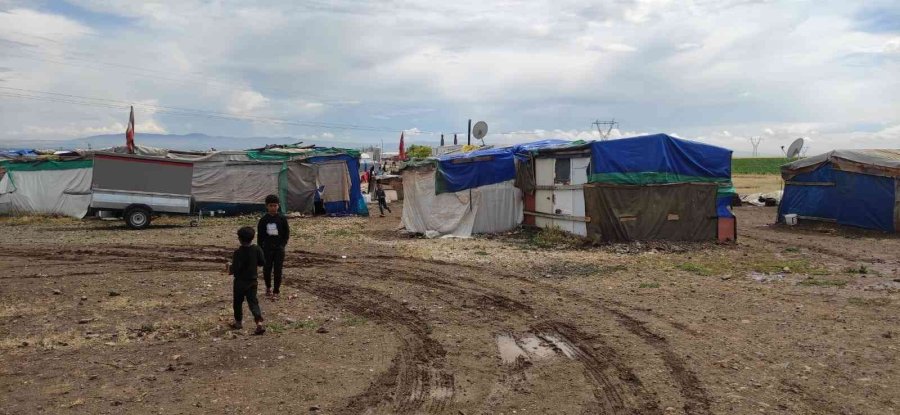 Mevsimlik İşçilerin Çadırlarını Sağanak Vurdu