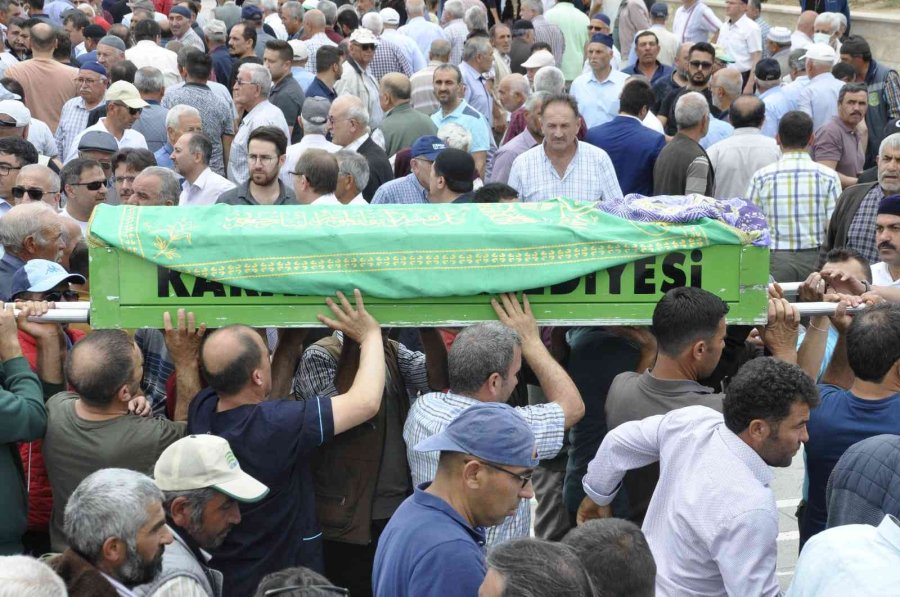 Selde Hayatını Kaybeden 5 Çocuk Annesi Toprağa Verildi