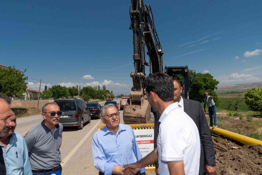 Başkan Büyükkılıç, Saroğlan’da Doğal Gaz Çalışmalarını İnceledi