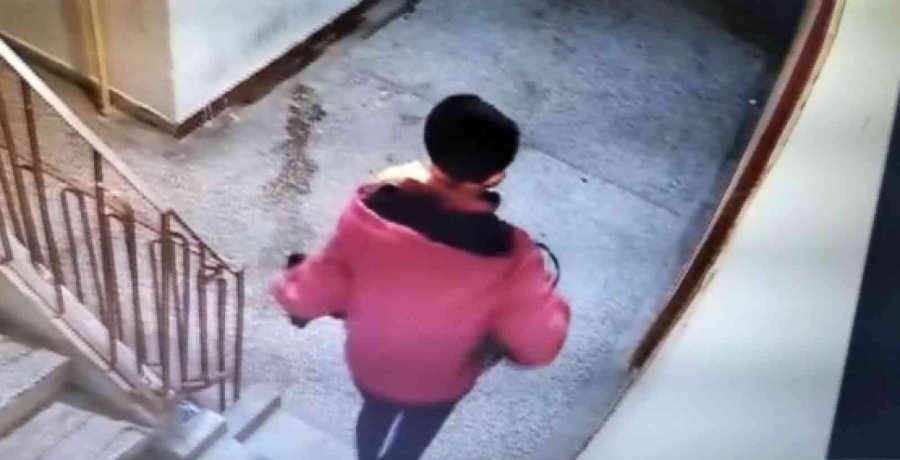 Hırsızların Rahat Tavırları Kamerada