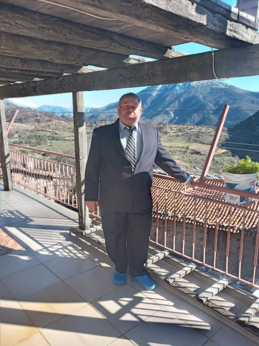 Antalya’da Otomobiller Kafa Kafaya Çarpıştı: 1 Ölü, 3 Yaralı