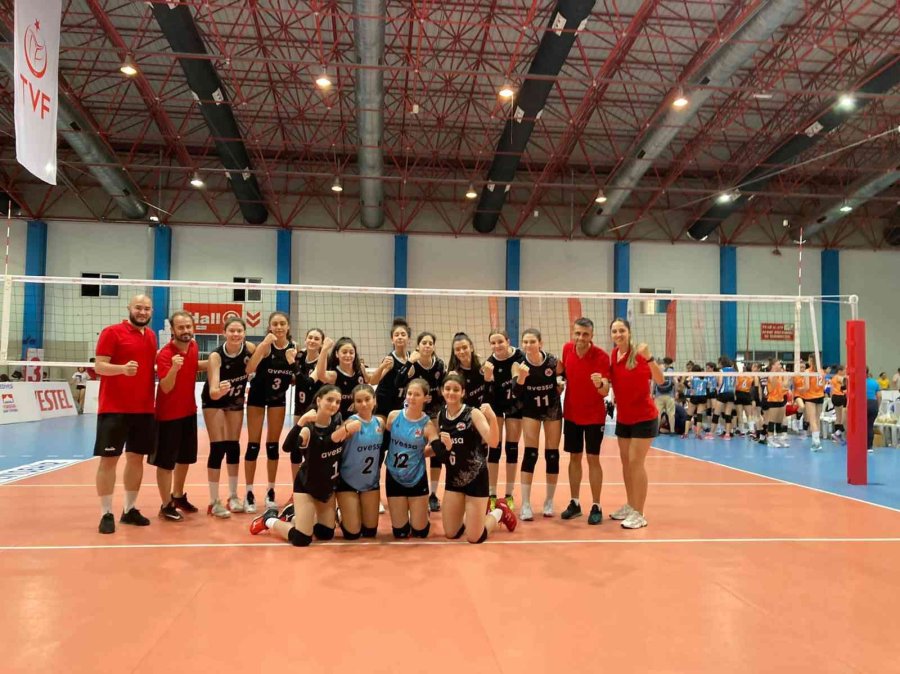 Döşemealtı’nın “nar Taneleri” Türkiye’nin En İyi 8 Takımı Arasında