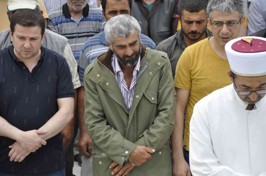 Selde Hayatını Kaybeden 5 Çocuk Annesi Toprağa Verildi