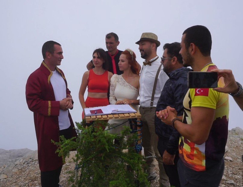 Tanıştıkları Zirve Nikah Masaları Oldu