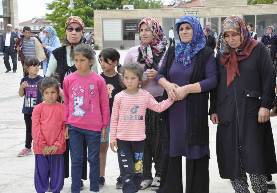 Selde Hayatını Kaybeden 5 Çocuk Annesi Toprağa Verildi