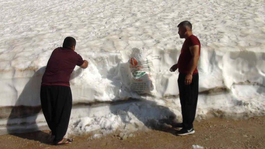 Toroslardan Çuval Çuval Taşınan Kar, Deniz Seviyesinde Karlama Şerbet Oluyor