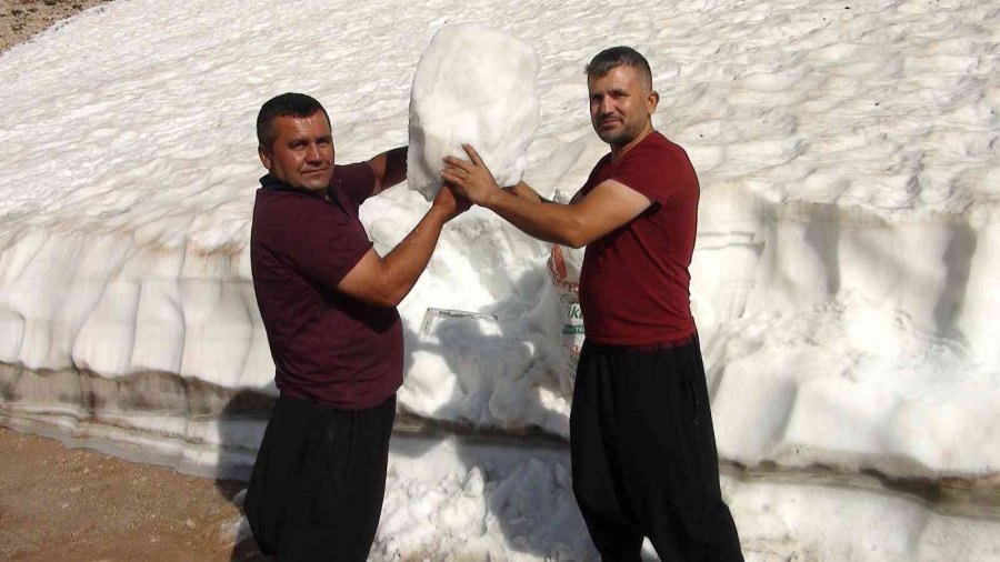 Toroslardan Çuval Çuval Taşınan Kar, Deniz Seviyesinde Karlama Şerbet Oluyor