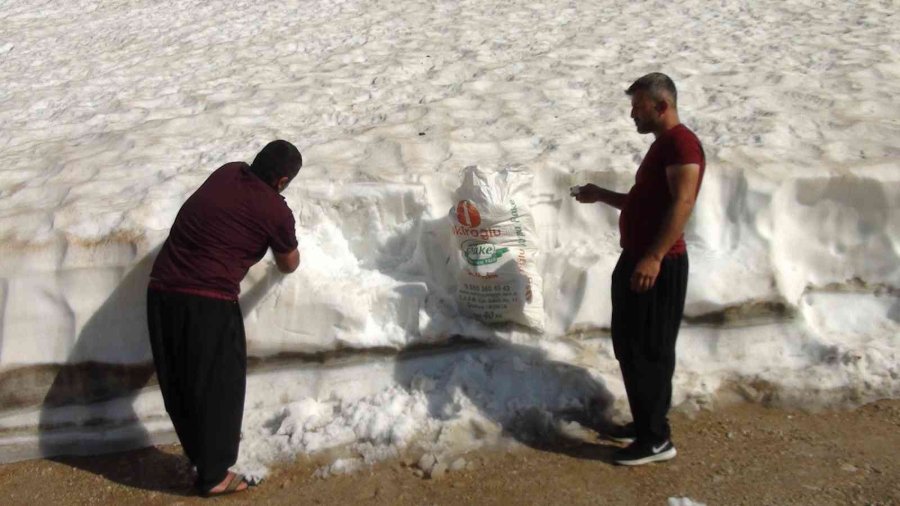 Toroslardan Çuval Çuval Taşınan Kar, Deniz Seviyesinde Karlama Şerbet Oluyor