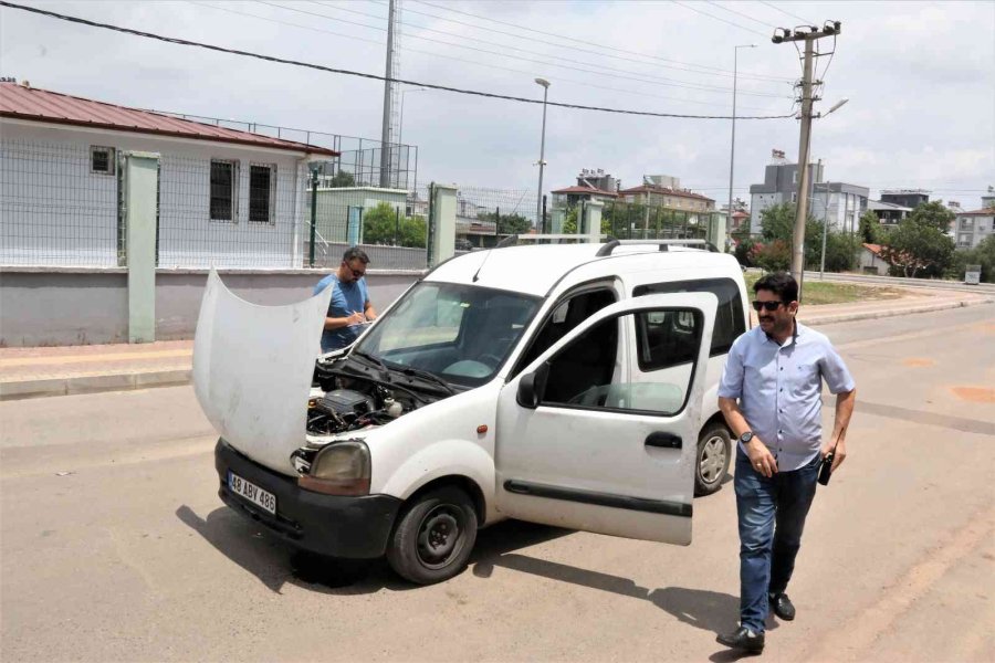 Gece Uyumak İçin Araç Çaldılar