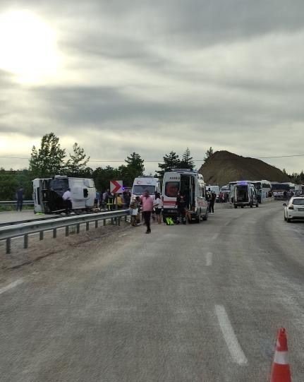 Turistleri Taşıyan Otobüs Kaza Yaptı: 1 Ölü, 22 Yaralı