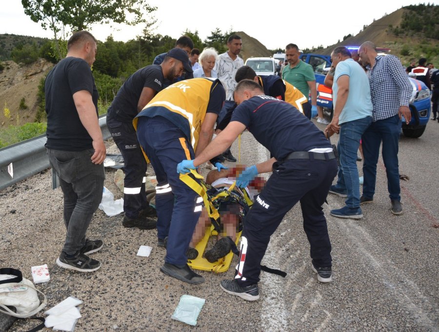 Yan Yatan Tur Midibüsünde Can Pazarı Yaşandı
