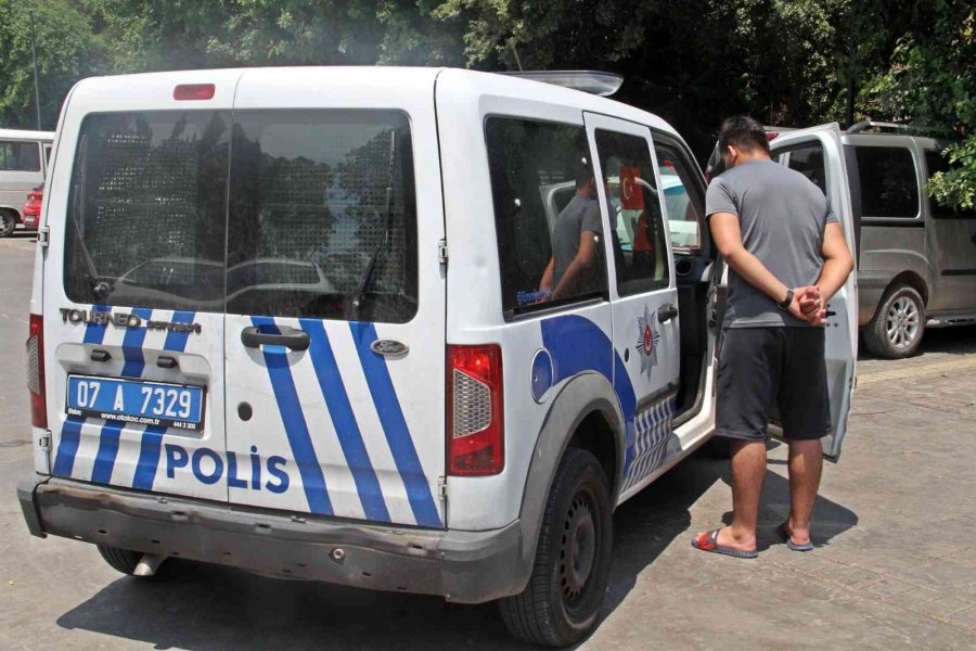 Akşam Deniz Keyfi Yapıp Araçlarında Uyuyan Tatilcilere Sabah Hırsız Şoku