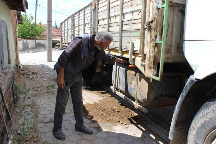 Kamyonların Mazot Ve Akülerini Çaldılar