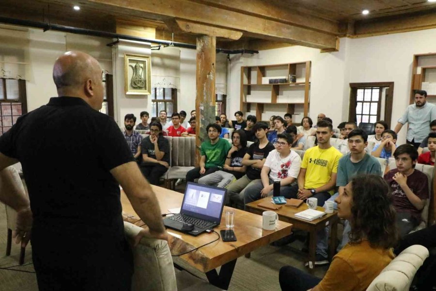 Büyükşehir’in Gençlik Merkezi’nde ‘tecrübe Paylaşım Etkinlikleri’ Sürüyor