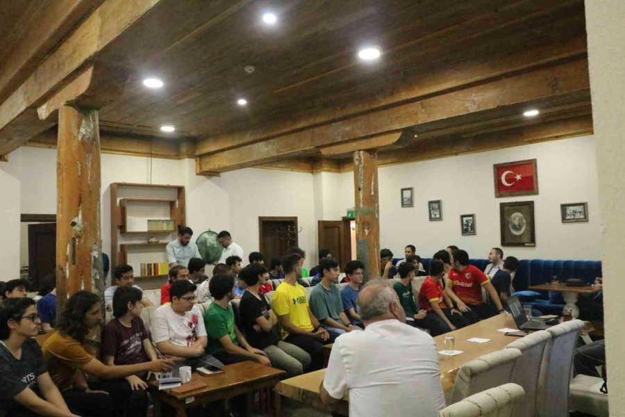 Büyükşehir’in Gençlik Merkezi’nde ‘tecrübe Paylaşım Etkinlikleri’ Sürüyor